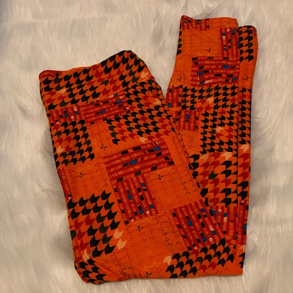 LuLaRoe buttery soft tall and curvy leggings!
